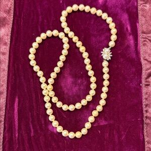 Elegant Glass Pearl Necklace with Beautiful Accent Catch